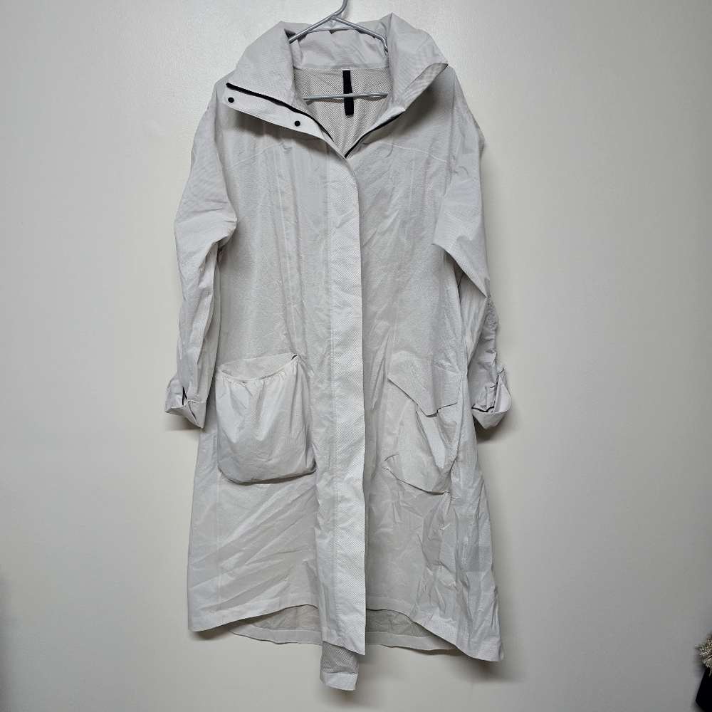 Lululemon Smooth Departure Jacket sz 8 Light Chrome